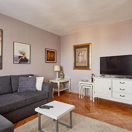 Spacious Modern Apartment In Peaceful Neighborhood Üsküp Dış mekan fotoğraf